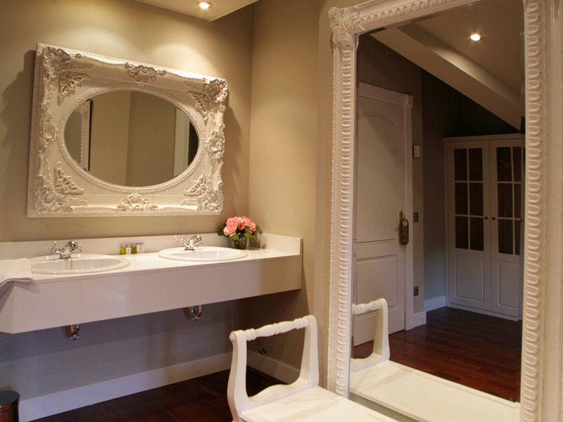 Baños con encanto . Espejos decorados. 